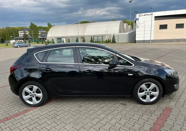 Opel Astra cena 16900 przebieg: 210000, rok produkcji 2009 z Radom małe 232
